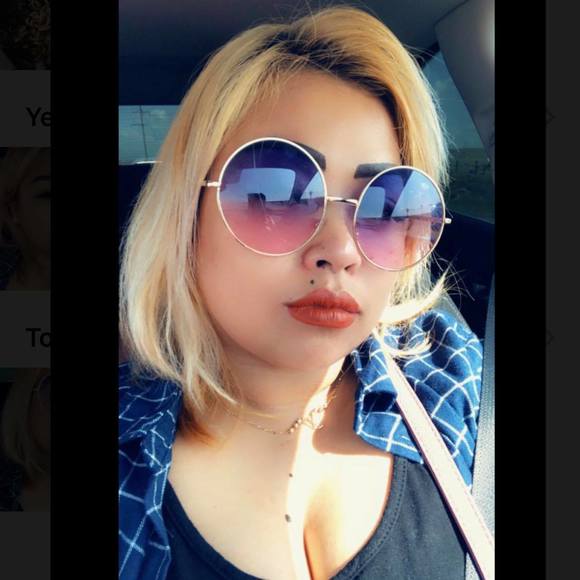 Meet your Posher, Angela - Picture 1 of 1